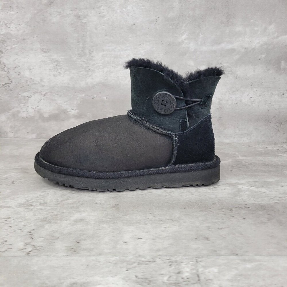Ugg Boots Womens Size 7 Black Mini Bailey Button II 1016422 Shearling Lined